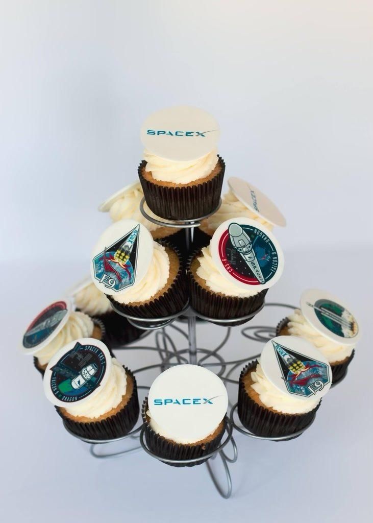 A bunch of cupcakes with the word spacex on them