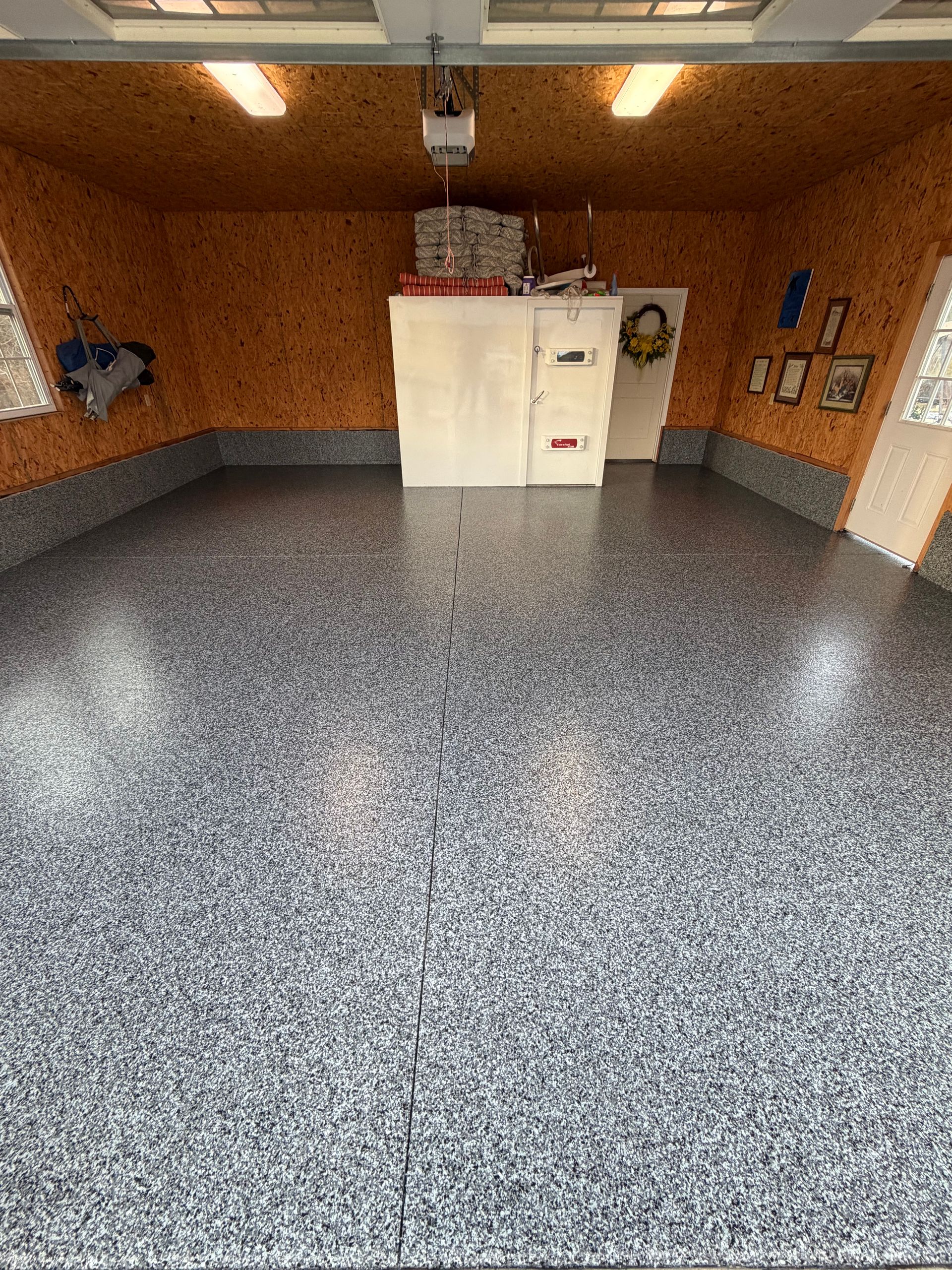 Flake floor installation in Anniston, AL