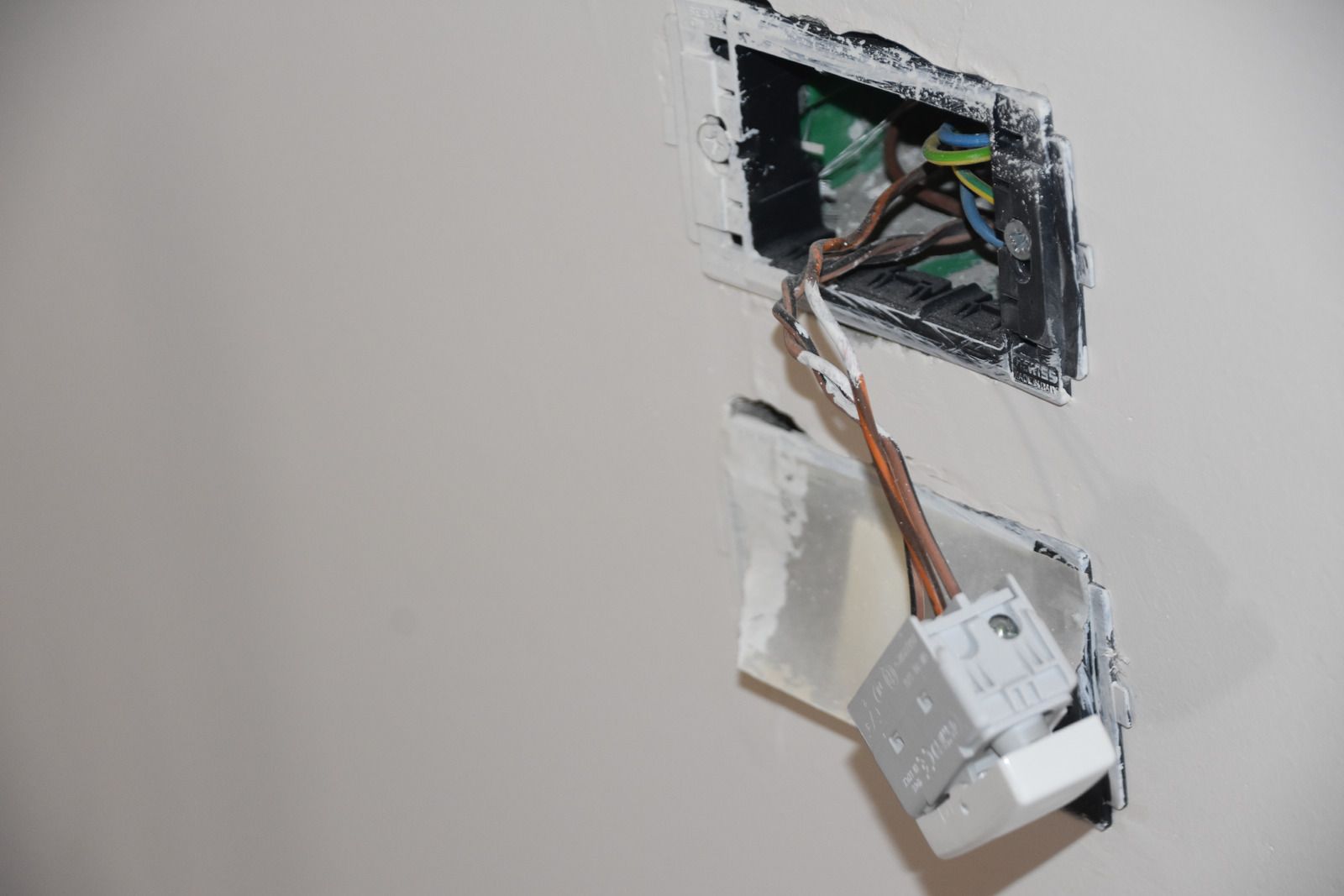 Ceiling with vent and recessed lights. Drill on ladder below.