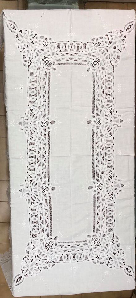 tessuti ricamati di seconda mano