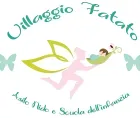 Logo per l'asilo nido e scuola materna Villaggio Fatato, con una fatina rosa e ali di farfalla verdi.