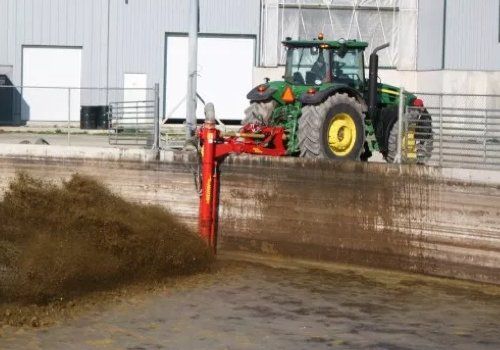 pumping liquid manure pits