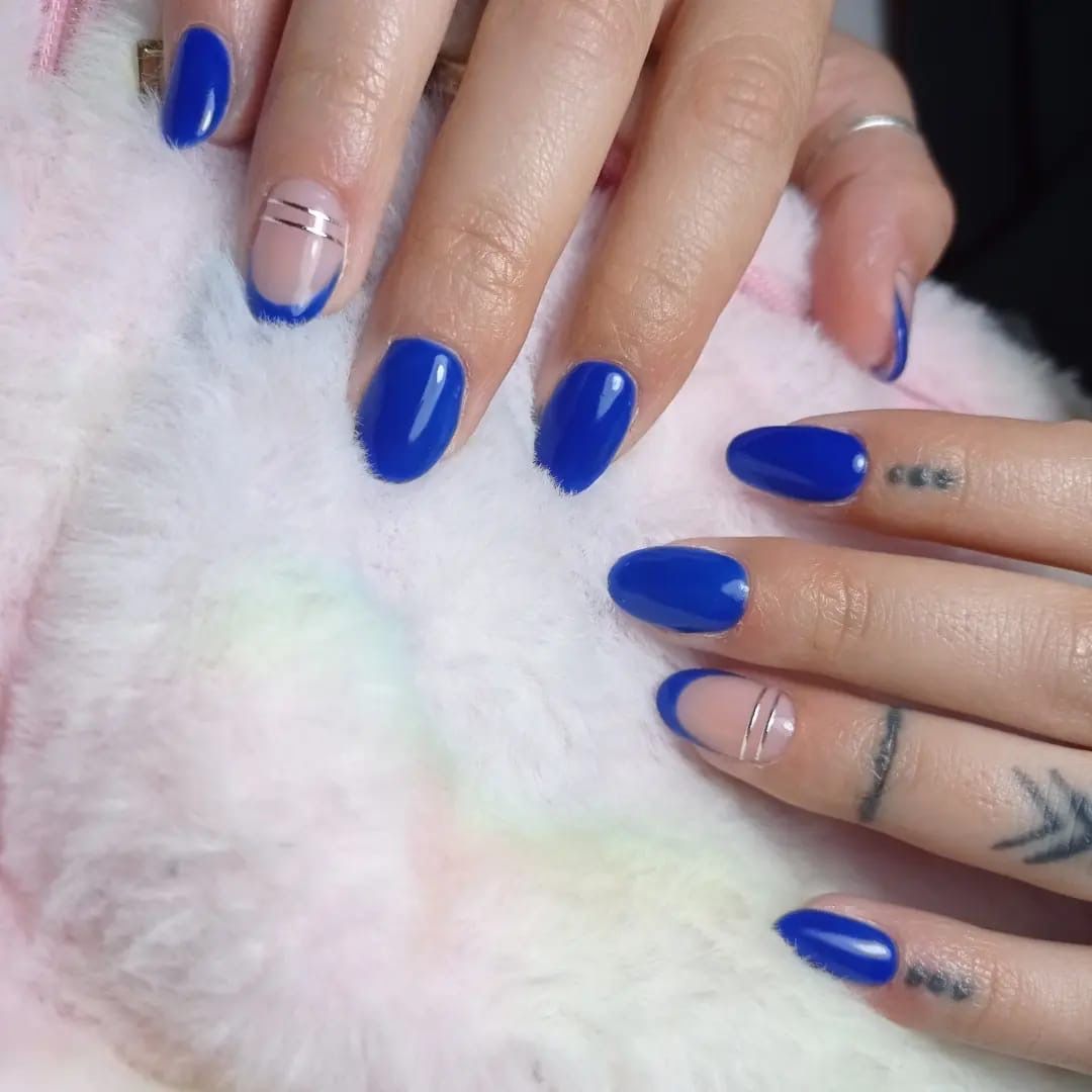 unghie blu smalto