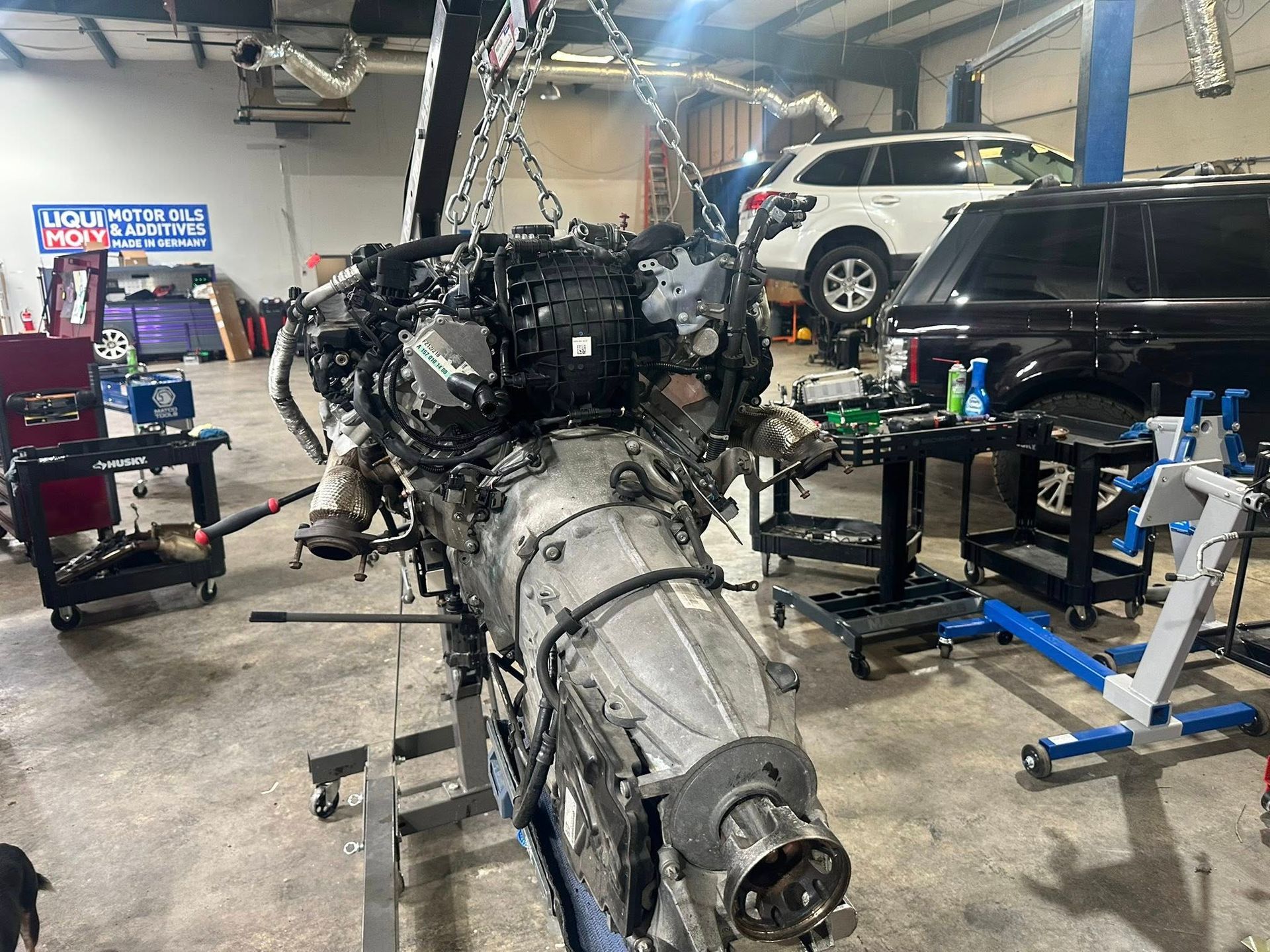 Transmission And Engine Assembly Mounted For Service Work | UAC