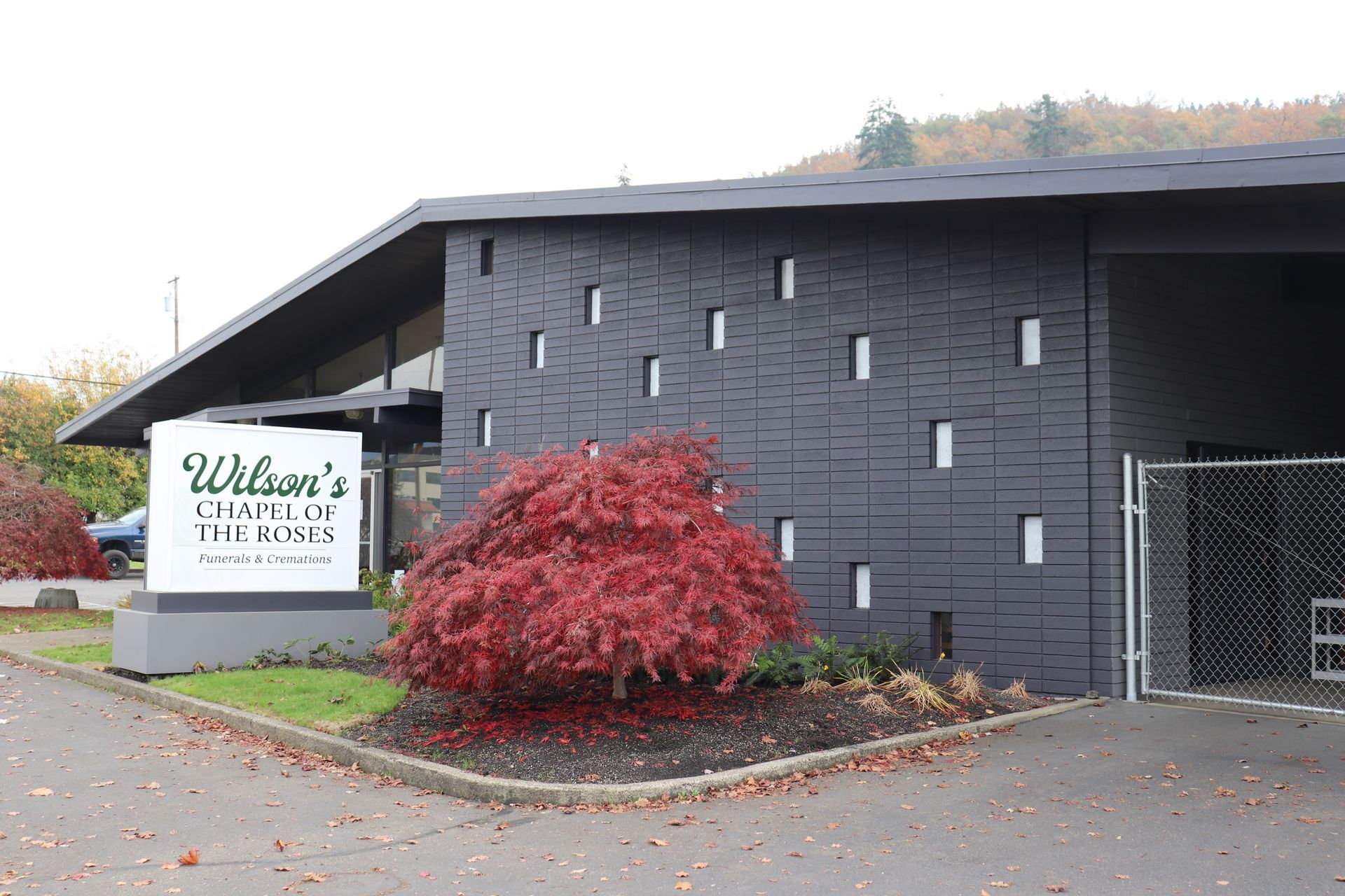 A sign for wilson 's chapel of the roses is in front of a building