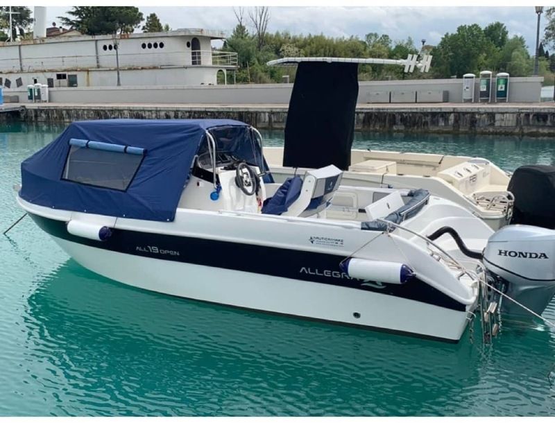 Telo blu per imbarcazione