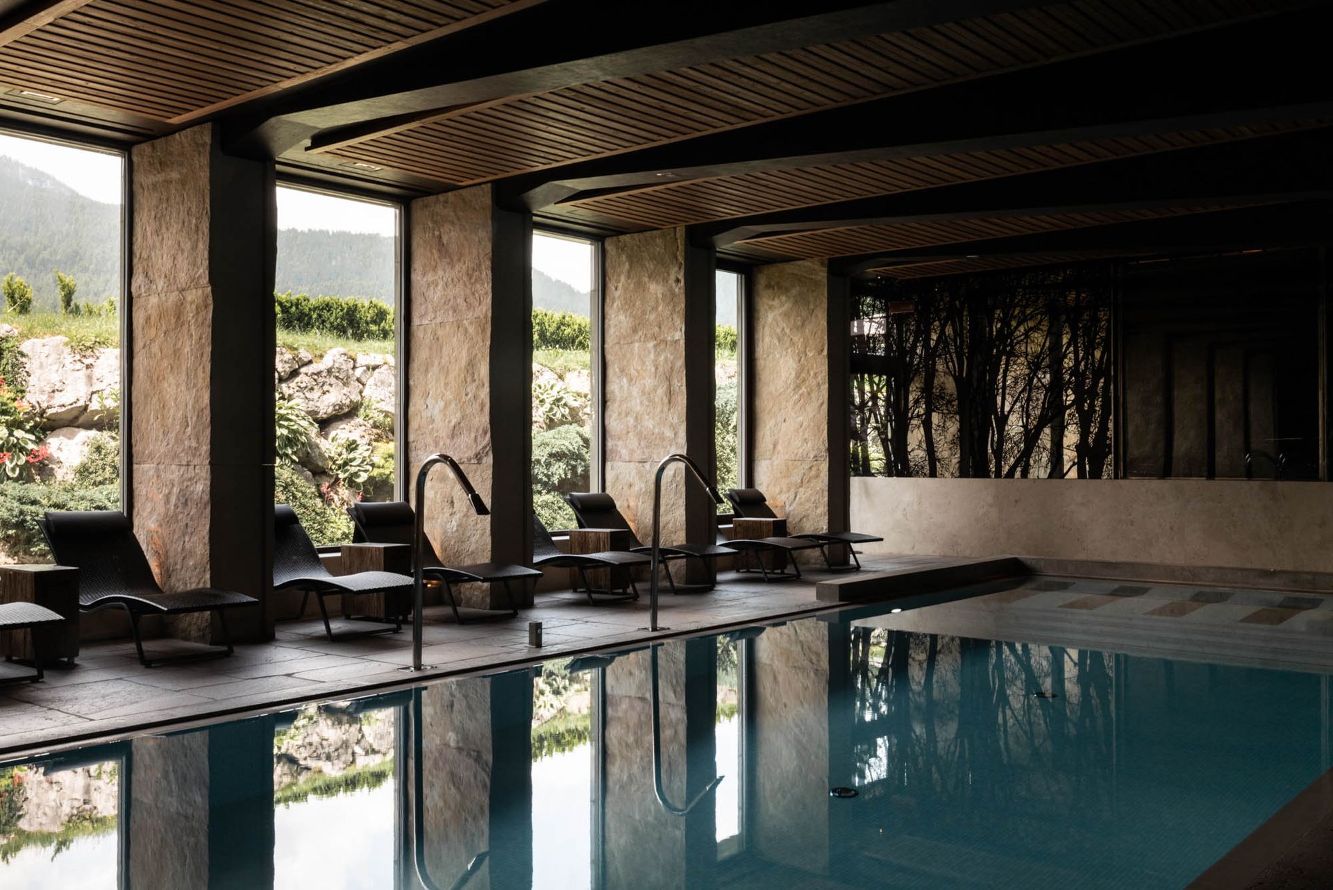 Immerse yourself in the warm colors of the season and enjoy moments of pure well-being and romance, 