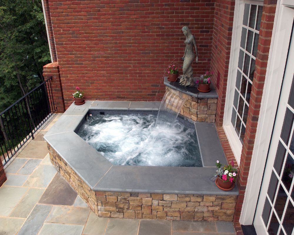 Inground Spa with fountain