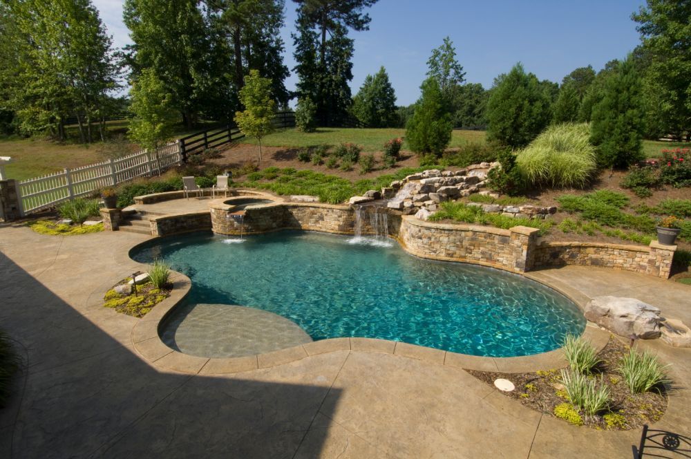 Inground swimming pool and spa with sunshelf