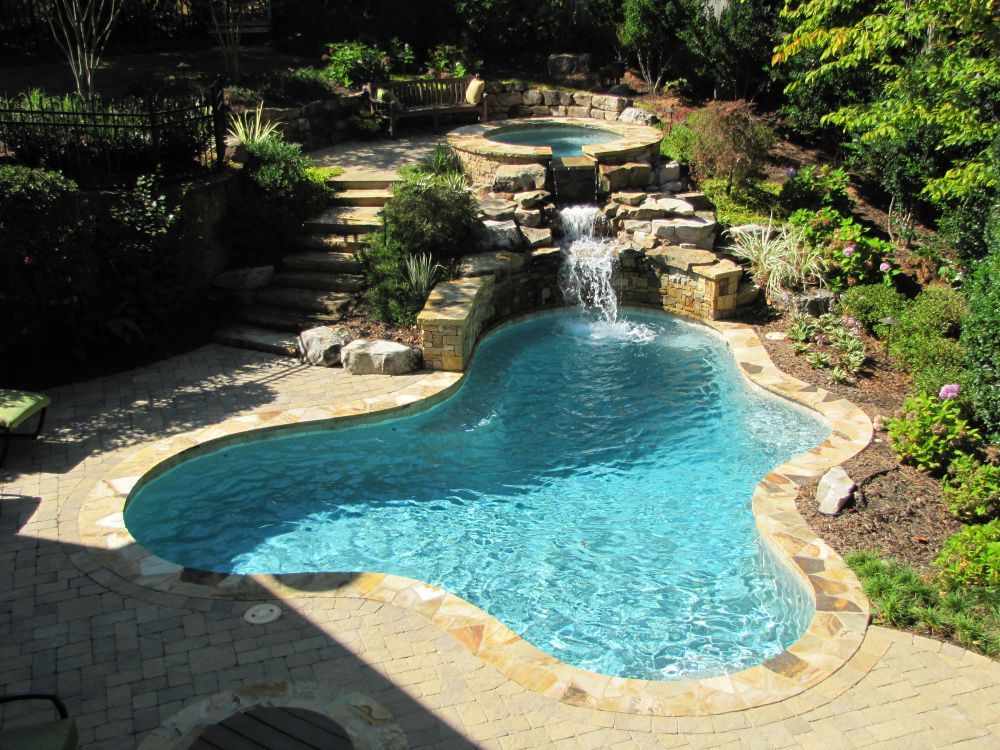 Inground swimming pool with raised spa boulders