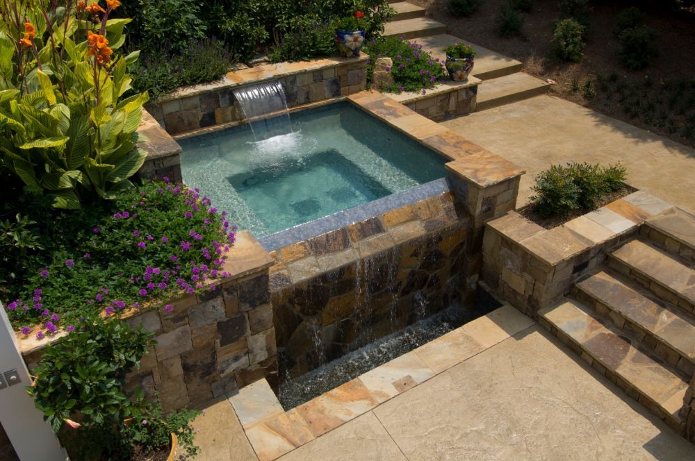 Inground vanishing edge spa