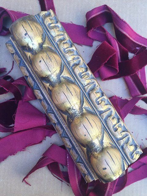 cornice asta pressata intagliata