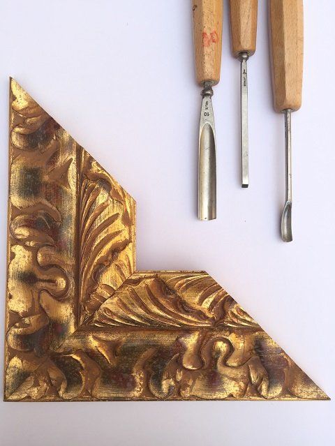 cornice asta pressata intagliata oro