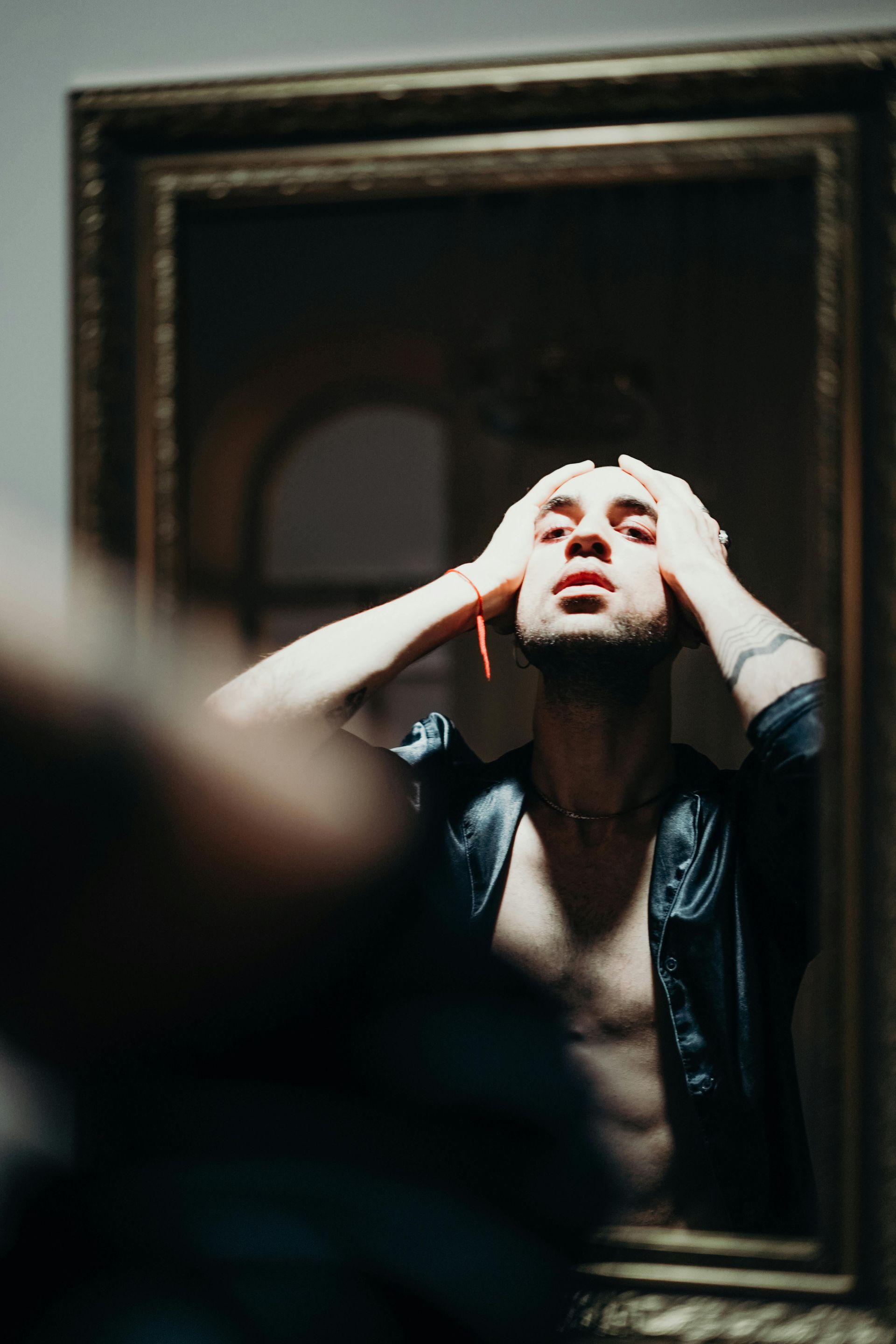 struggling ale looking in mirror