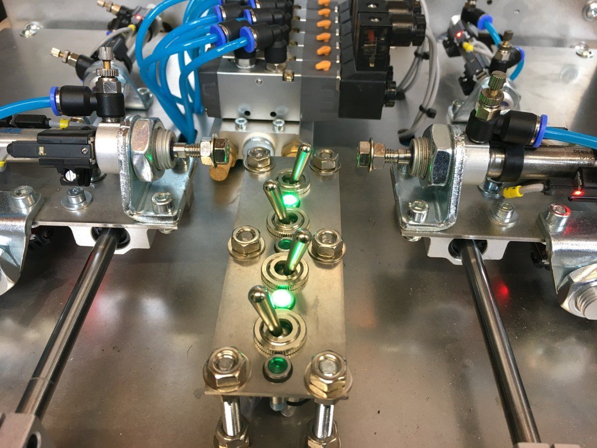 Useless machine met Siemens Logo besturing.