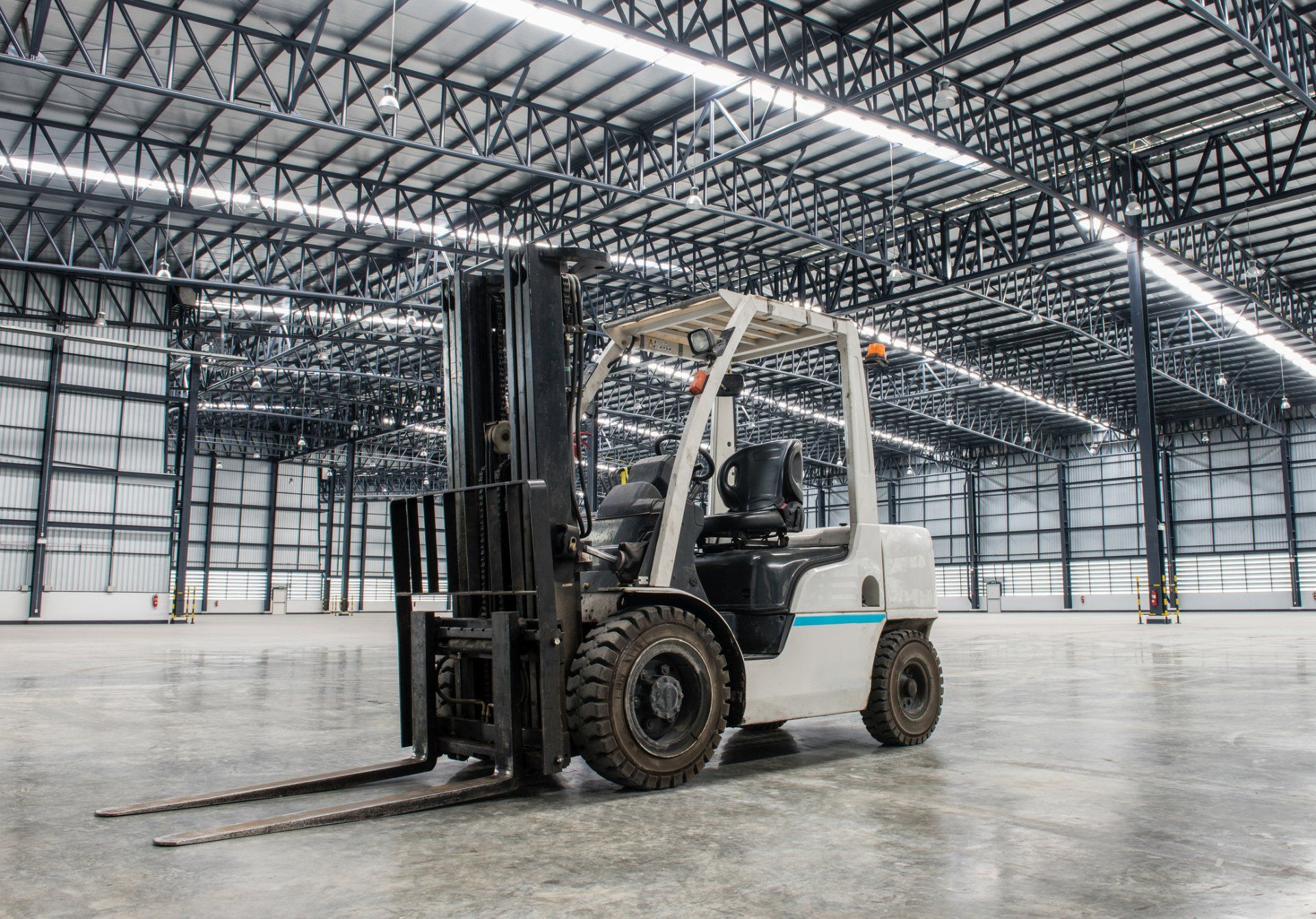White Forklift - Dallas, NC - McMillan Crane Services Inc.