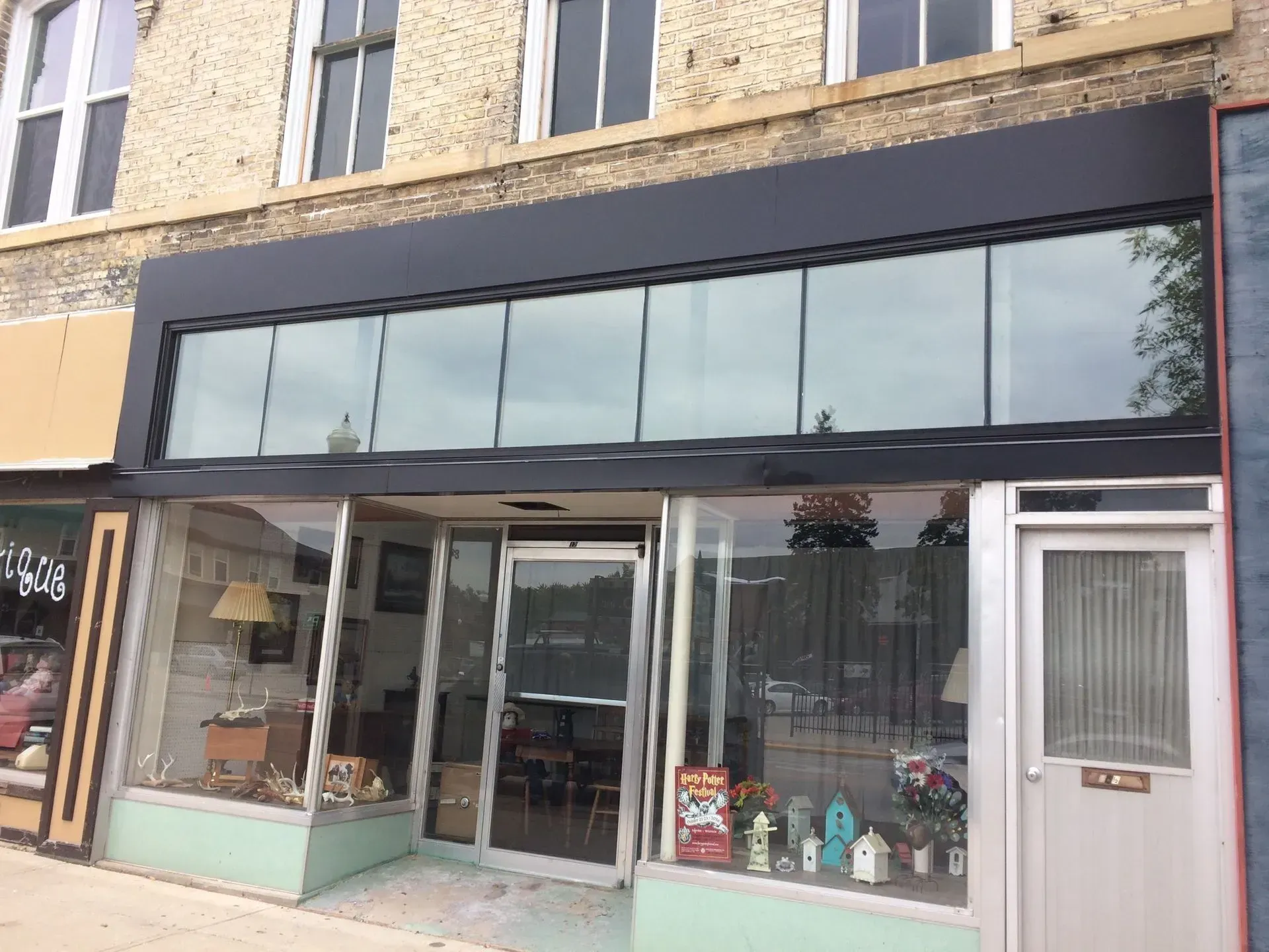 A store front with a lot of windows and a door.