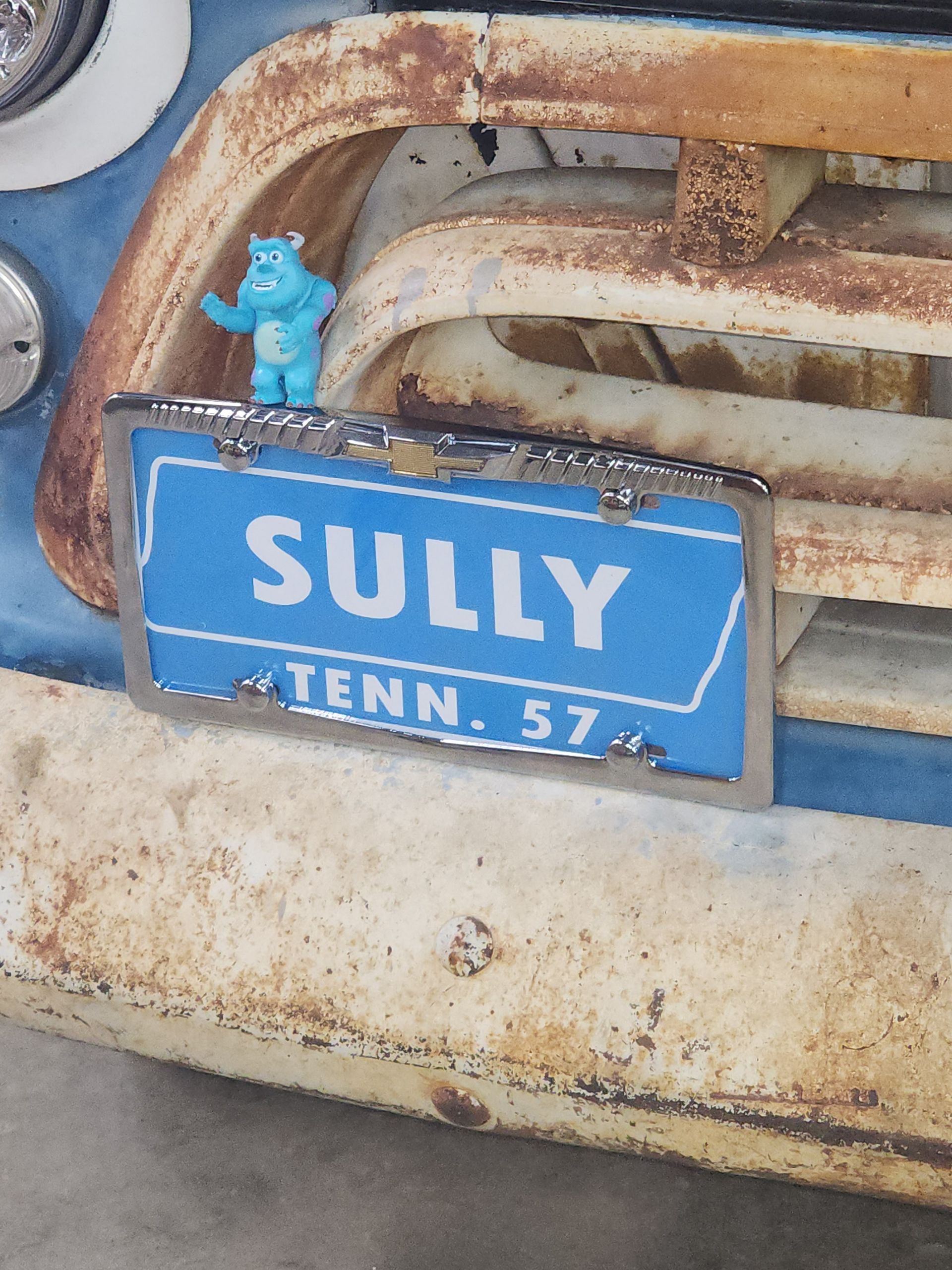 A blue license plate that says sully on it