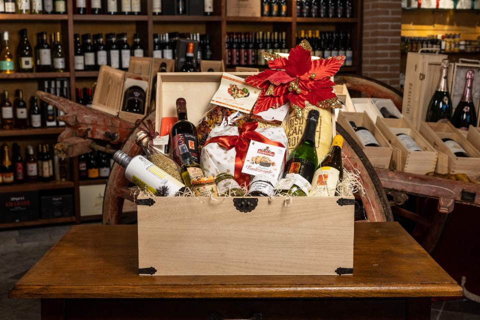 Cassetta con prodotti tipici