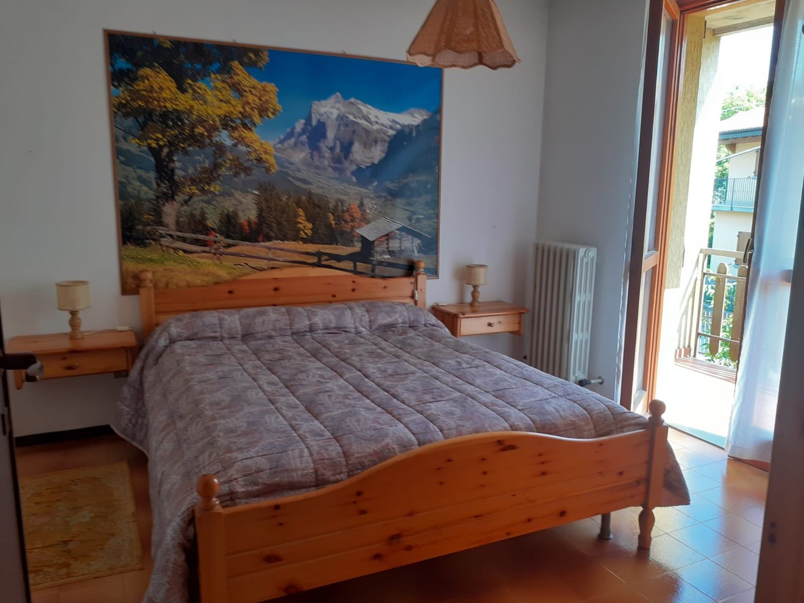 camera con letto matrimoniale