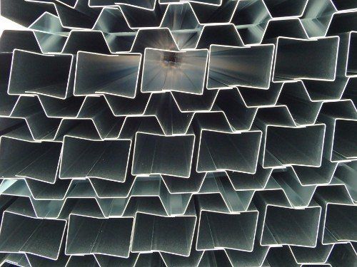 profili in metallo per settori industriali