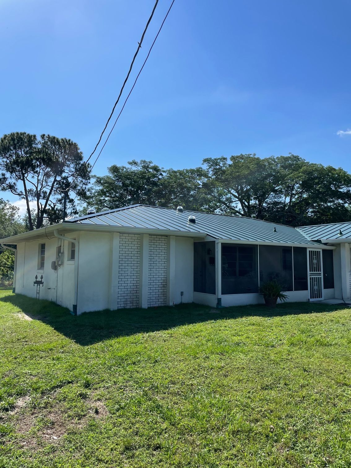 Ranch-Style Home With Metal Roofing Surface