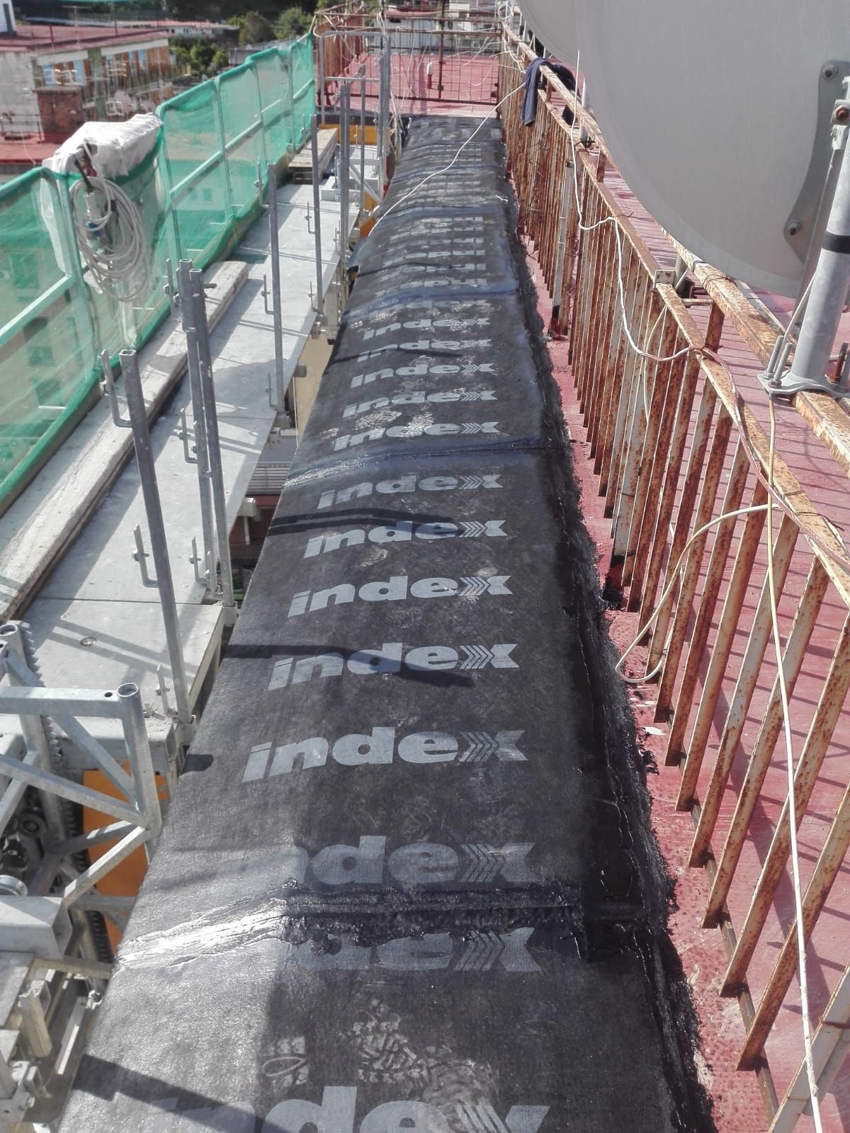 Una fila di caselle nere con la parola indice su di esse