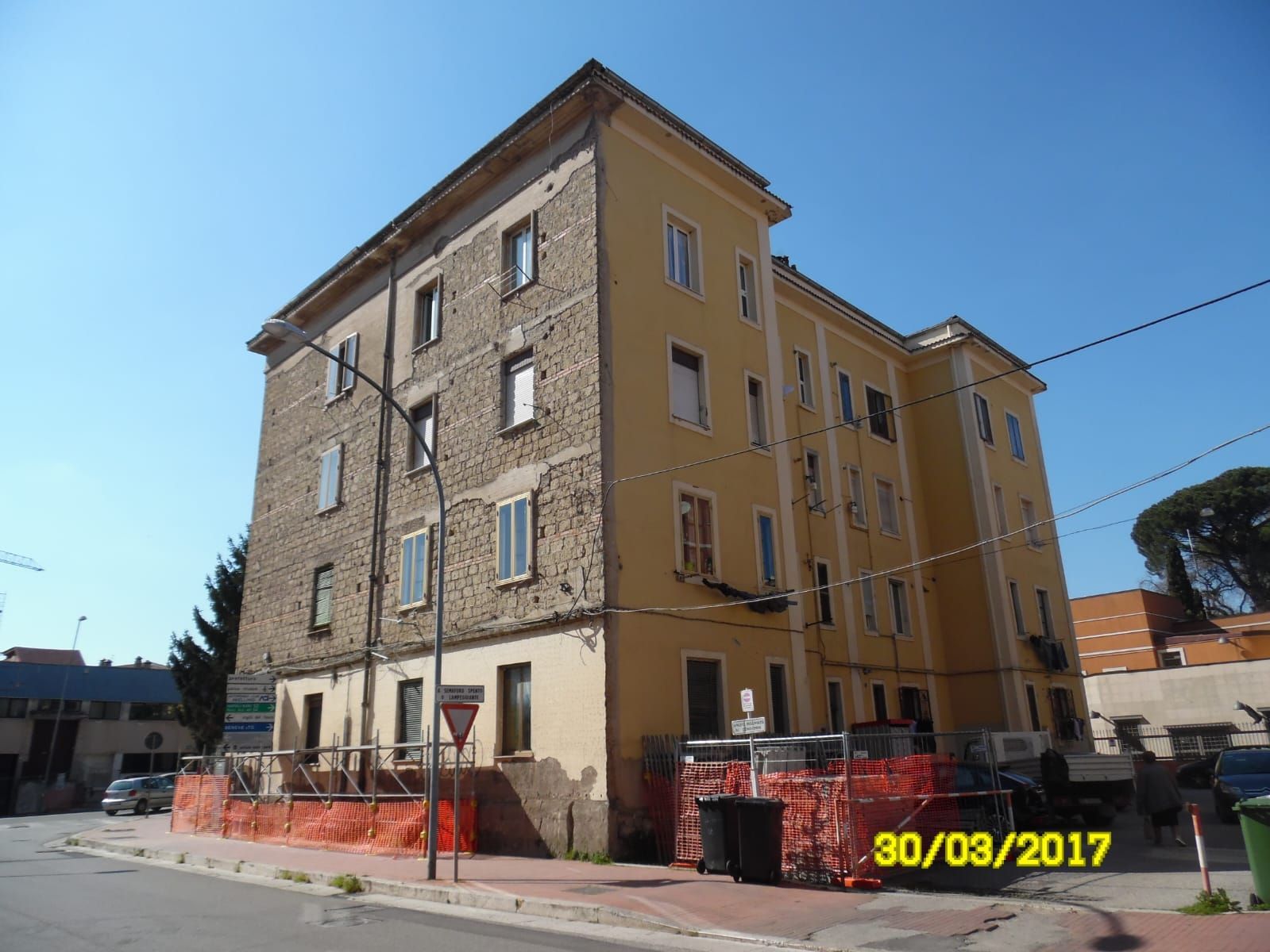 Una foto di un edificio scattata il 30/09/2017