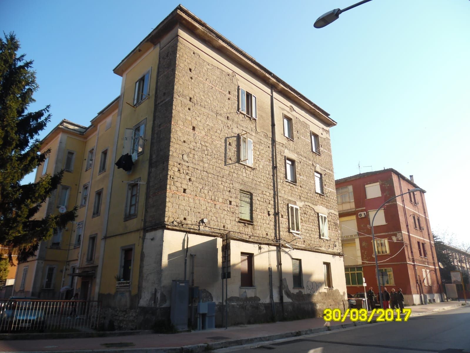 Una foto di un edificio scattata il 30/09/2017