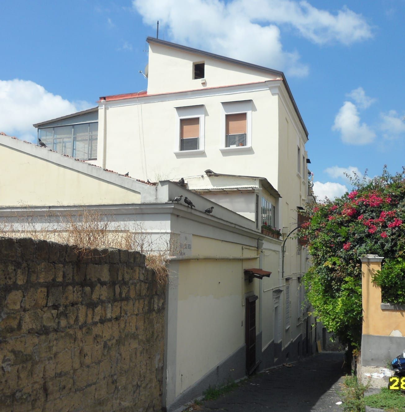 Una foto di un edificio scattata il 28 settembre