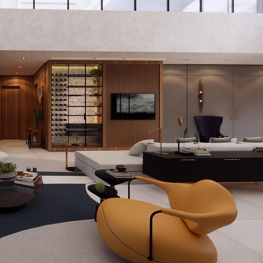 Uma sala com uma cadeira amarela e uma TV na parede