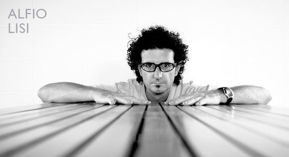 Uma foto em preto e branco de Alfio Lisi