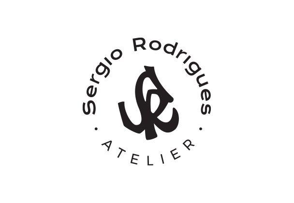 Um logotipo preto e branco para o atelier Sergio Rodrigues
