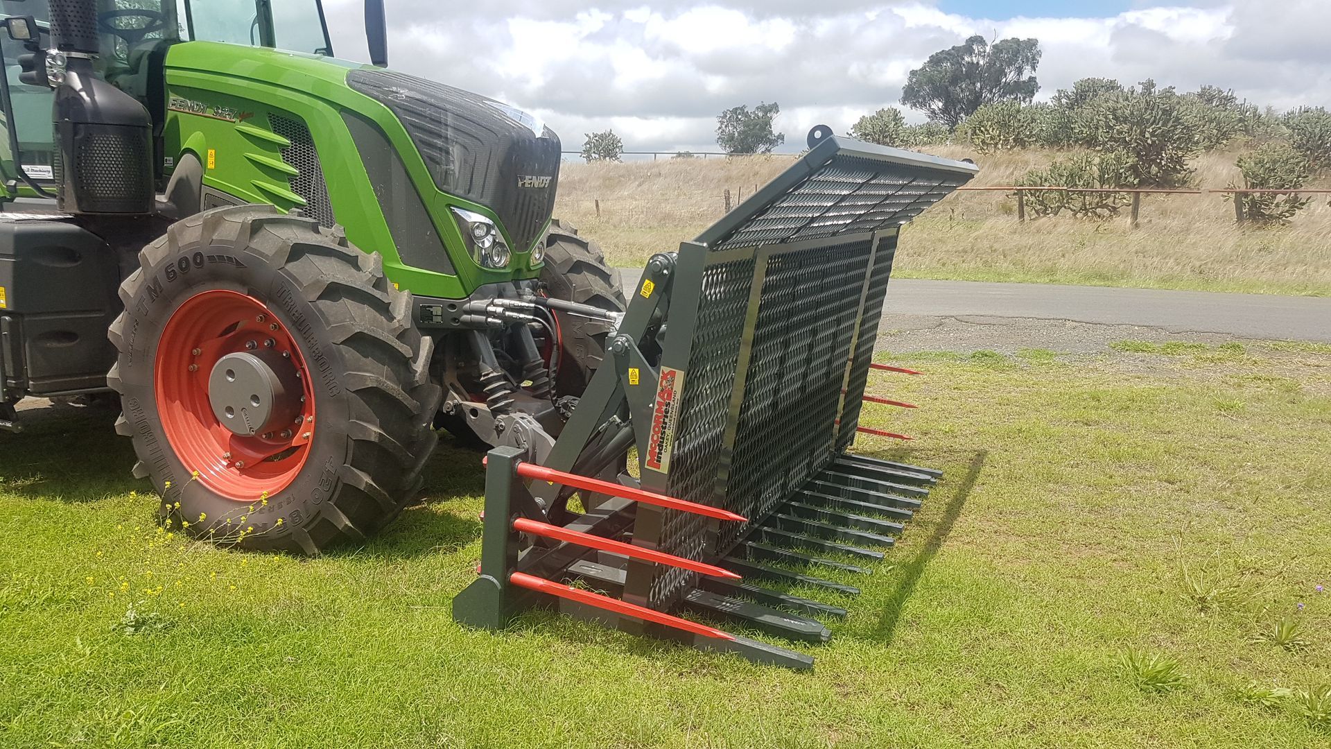 Silage push-off buck rake