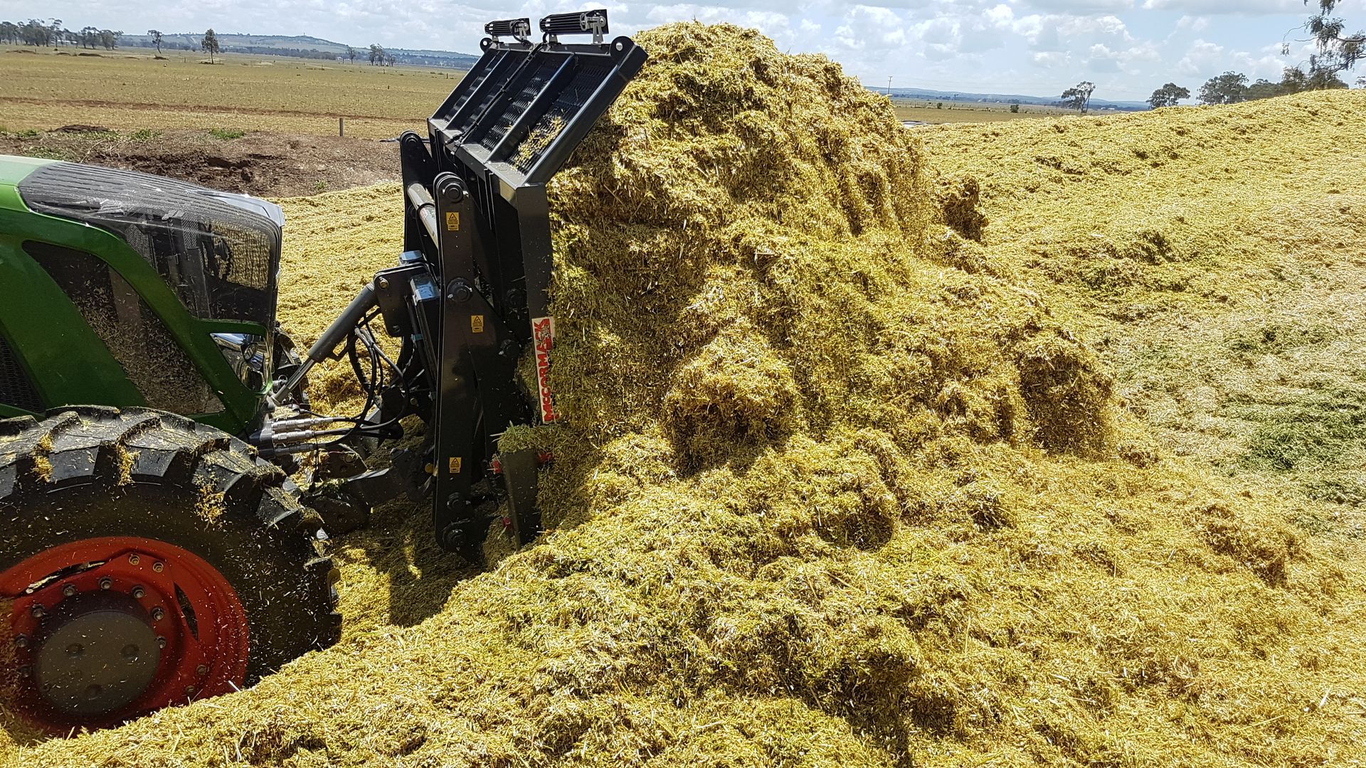 Silage push-off buck rake