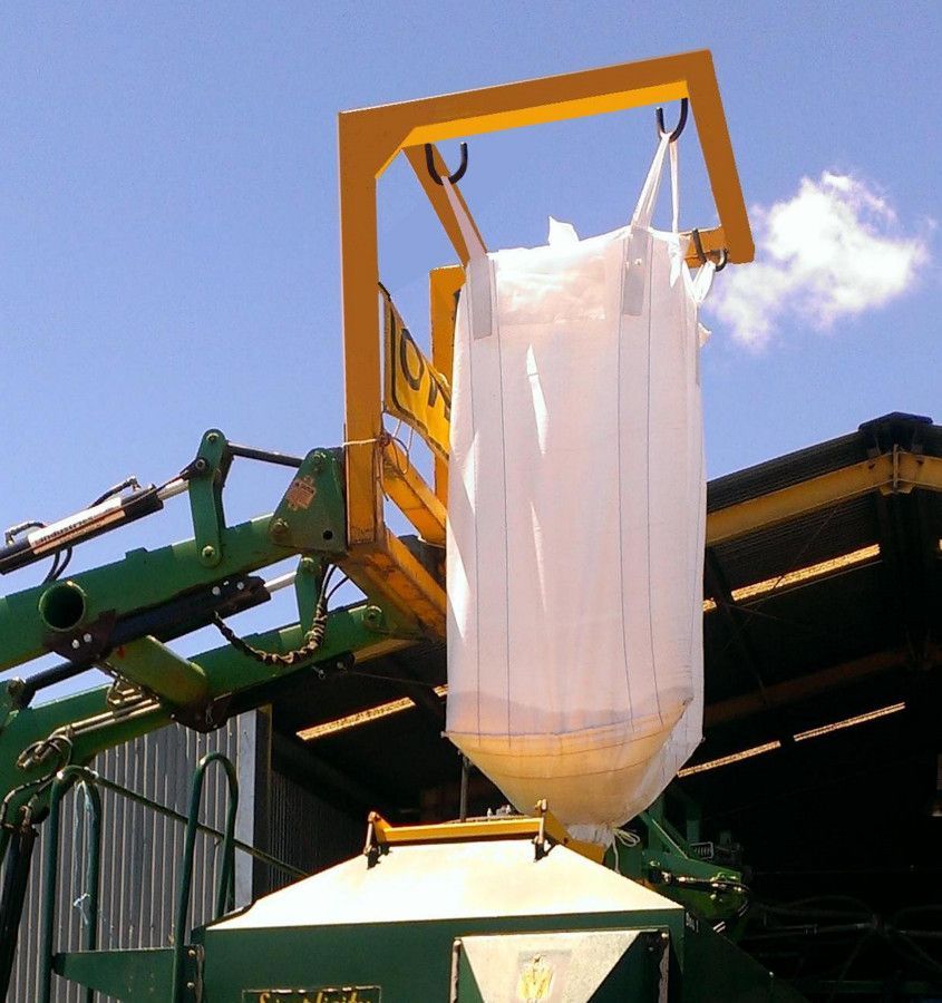 1000kg Bulk Bag Lifter on Tractor