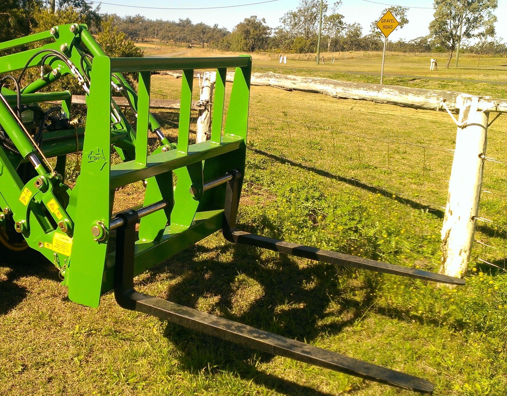 Tractor pallet forks 