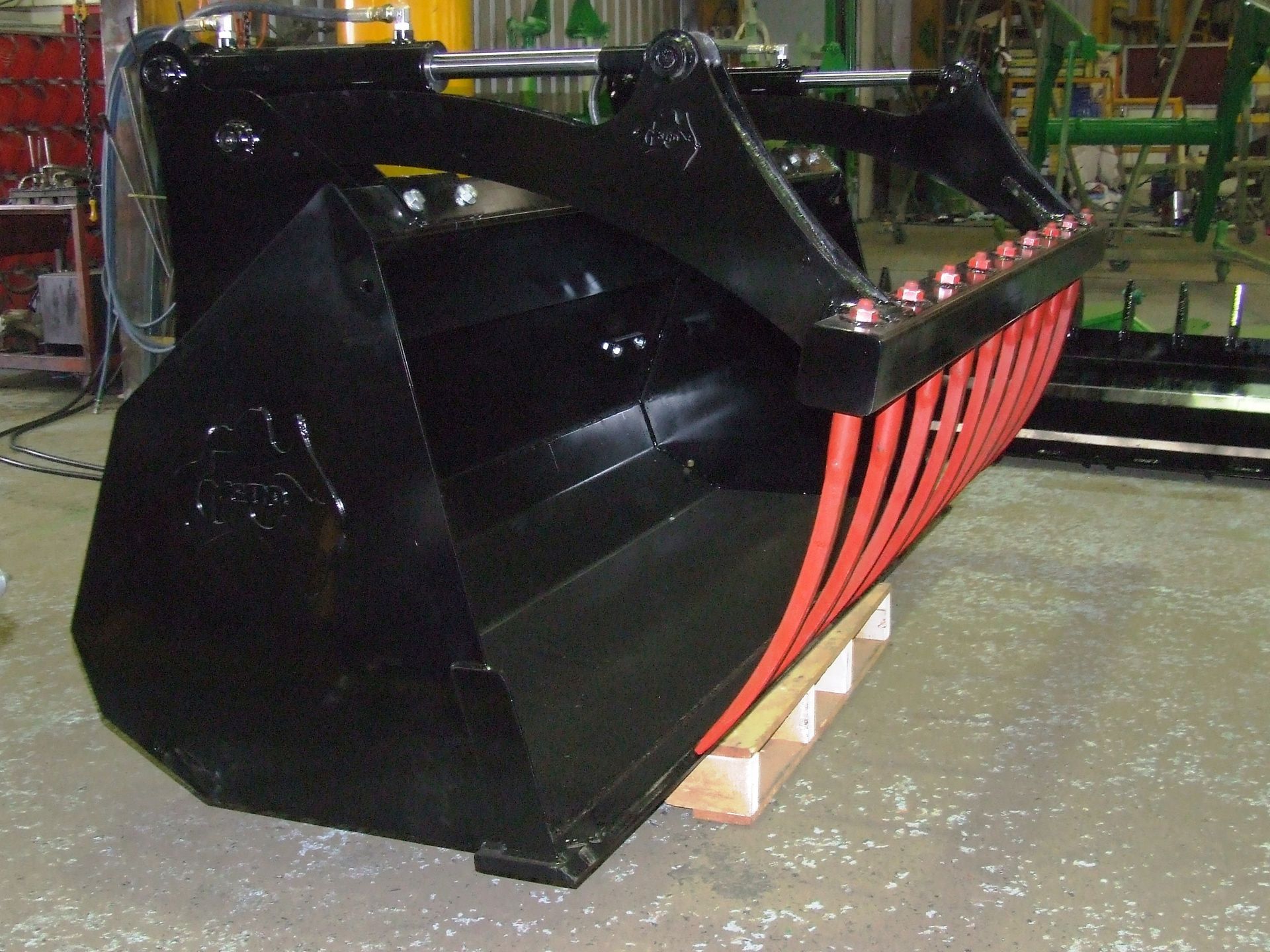 Bolt on silage bucket grab