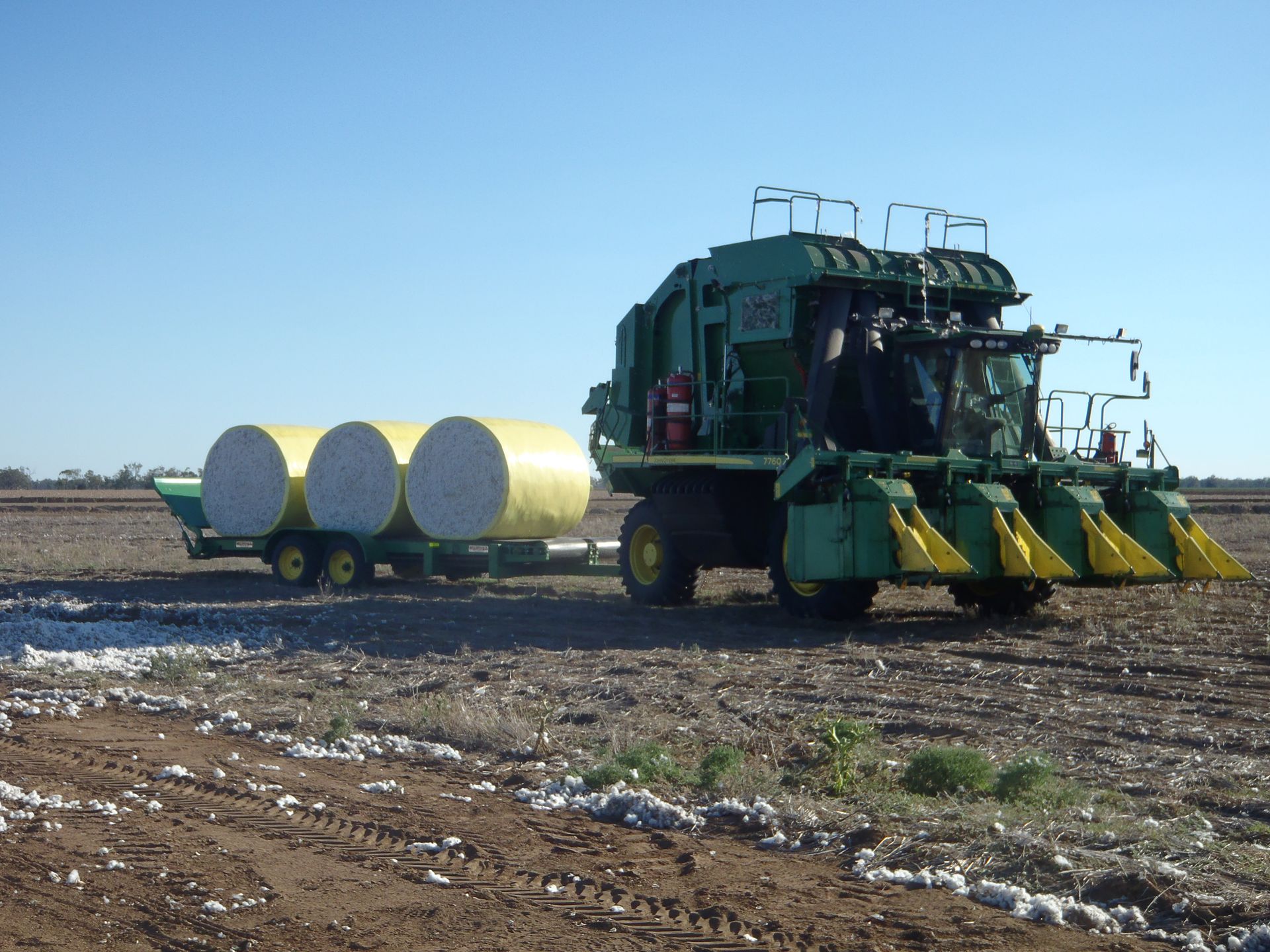 John deere 7760 with bale trailer 