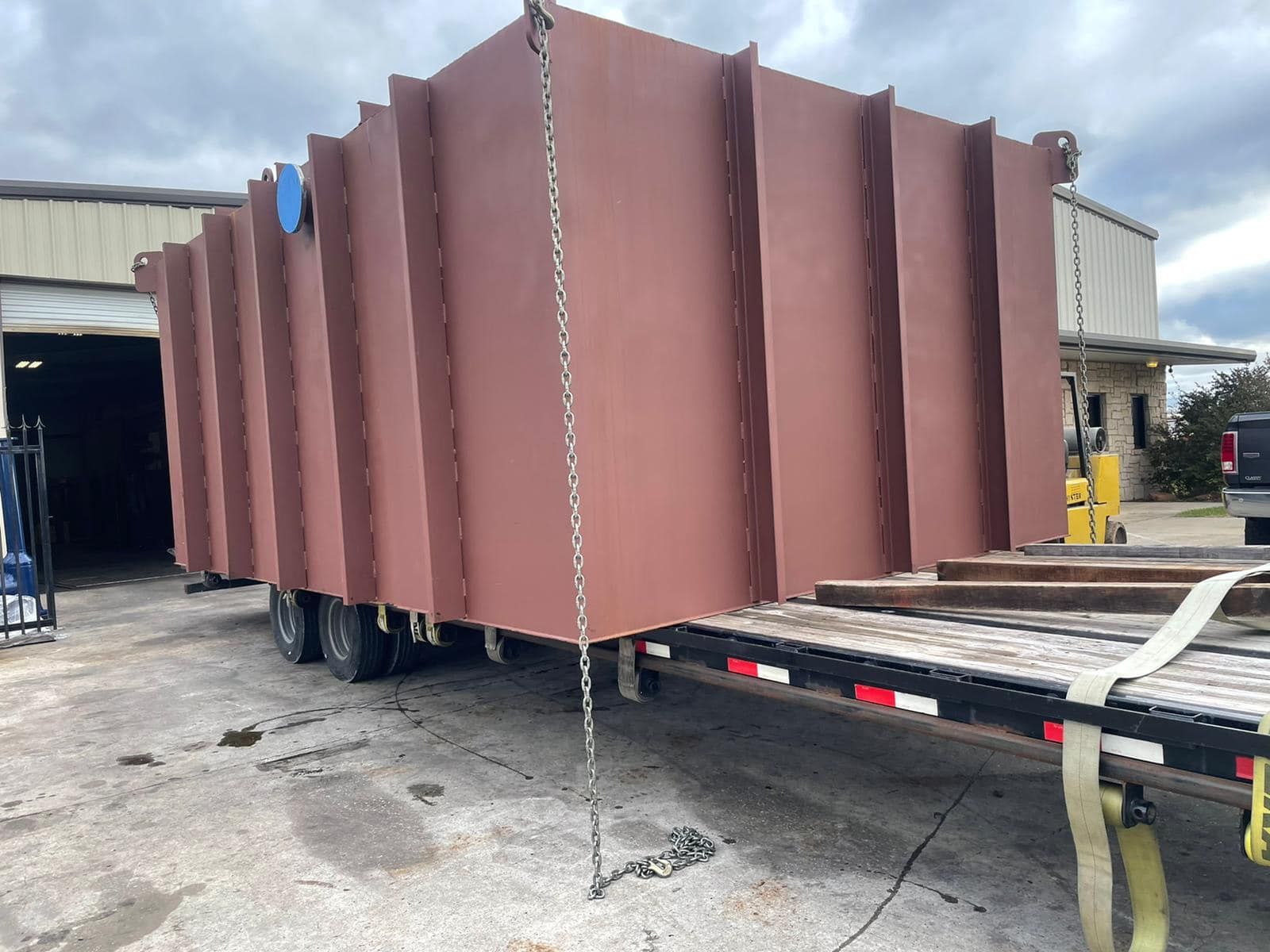 A large piece of metal is sitting on top of a trailer.