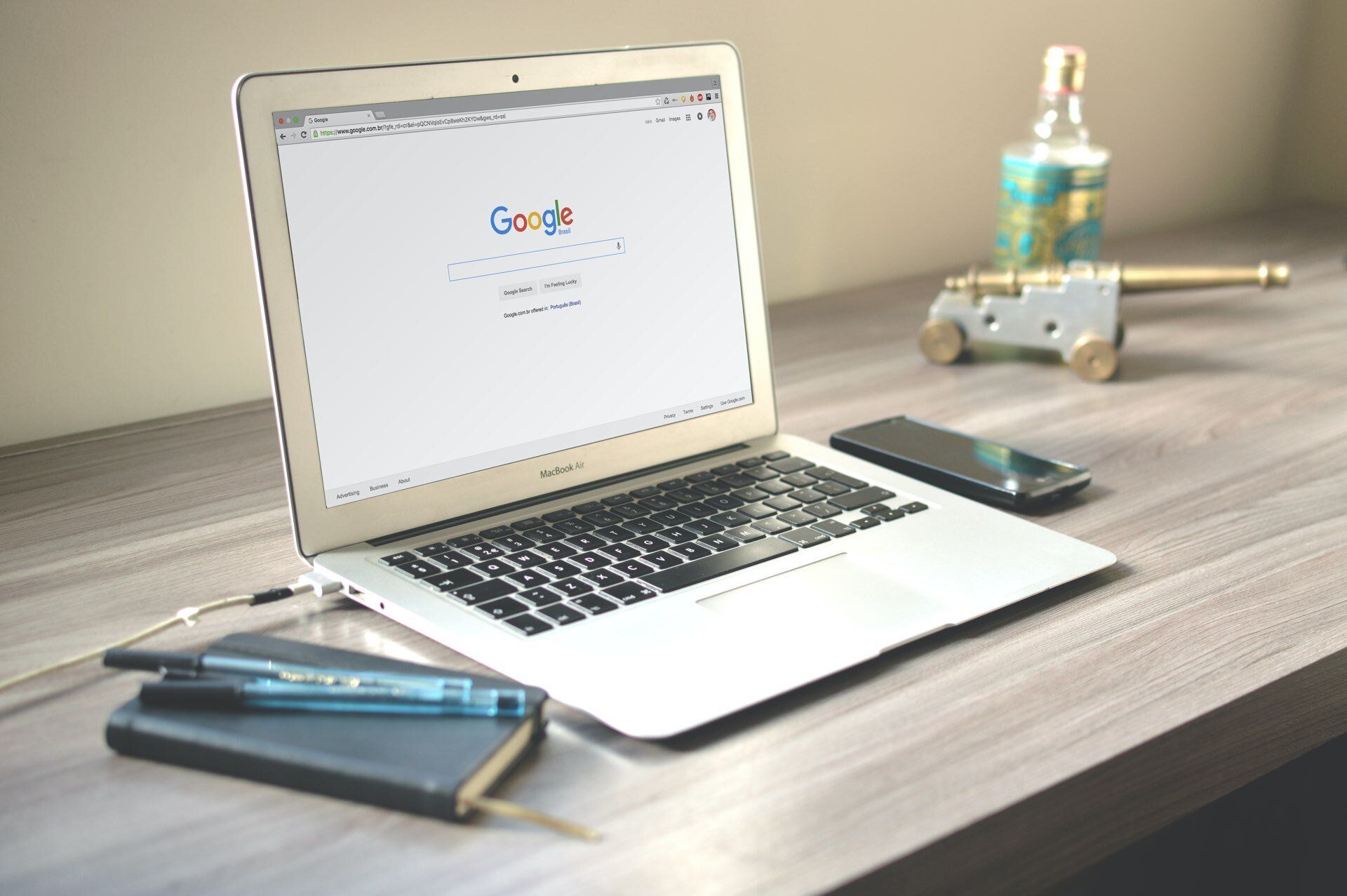 Search engine google on laptop