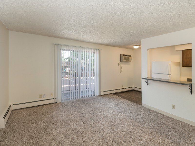Front Room | Parkwood Place in Greenly, CO