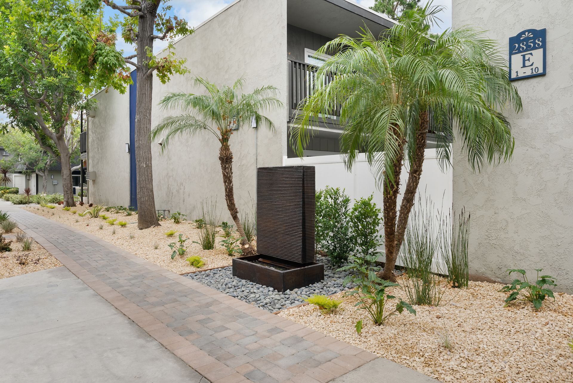 Exterior fountain with four palm trees