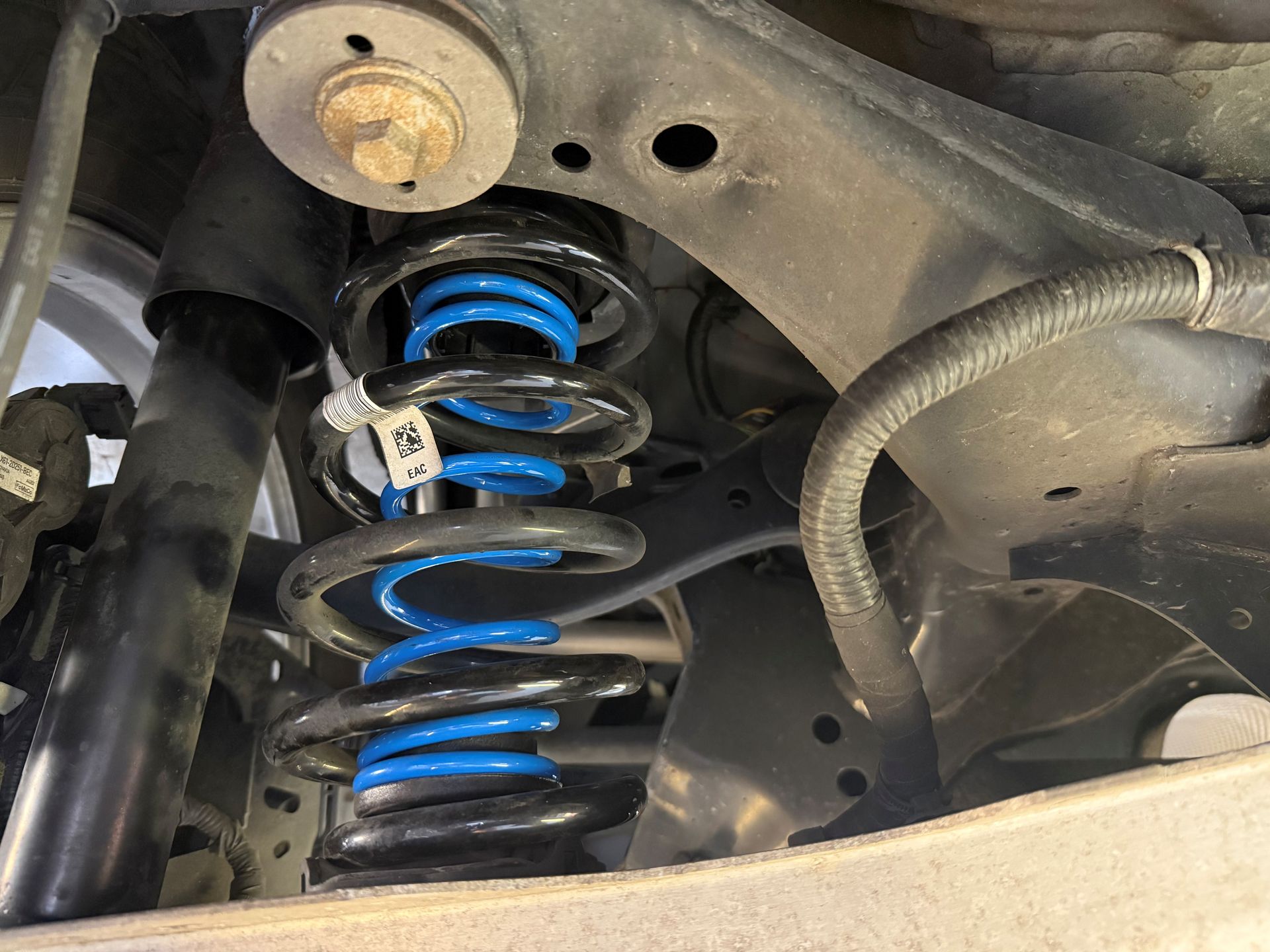 Rear helpersprings Ford