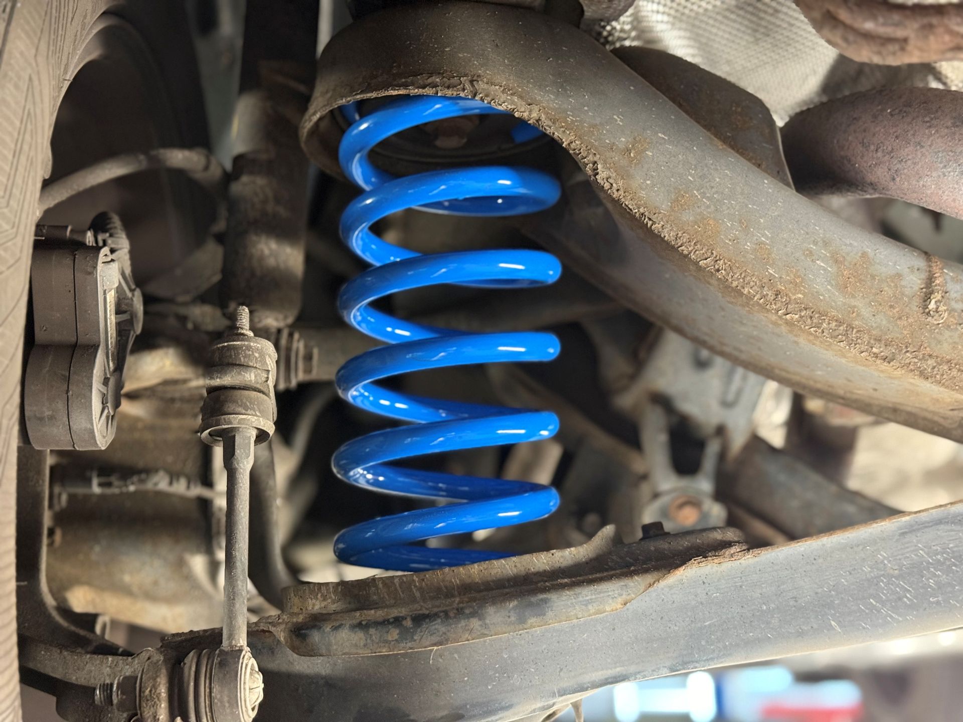 MAD Helper Springs - Ford Escape II (DM2) (HV-063938)