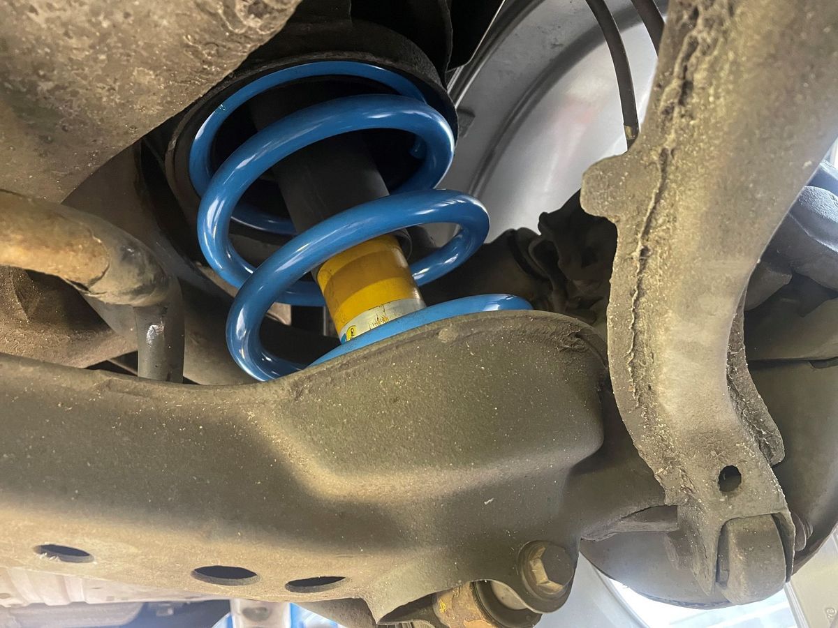 Volvo V70 helper springs