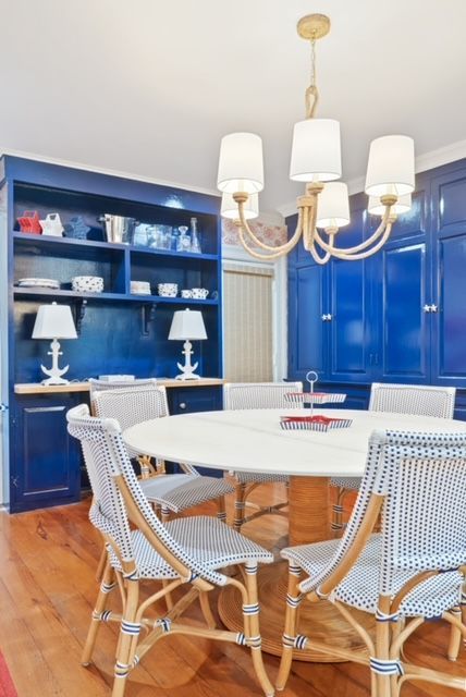 Take A Peek, interior photo 200