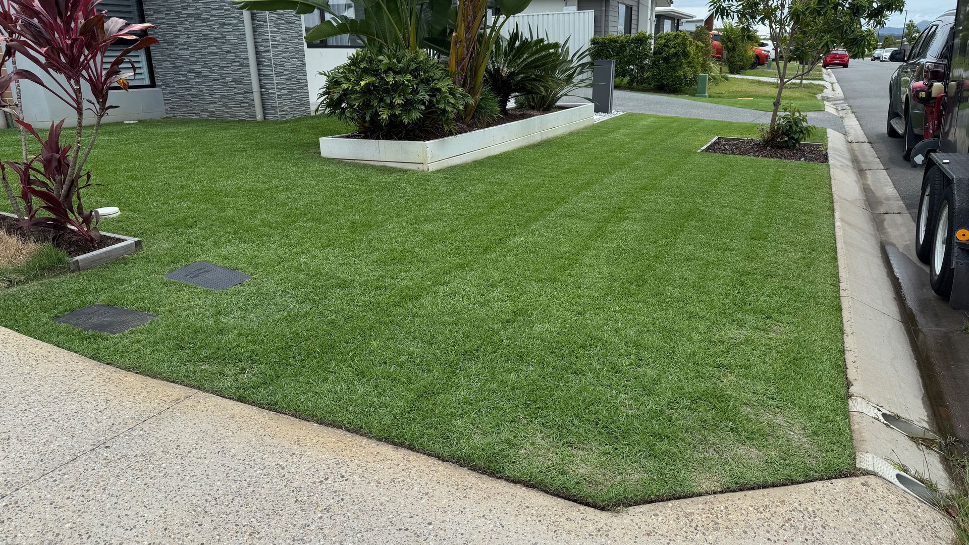 Lawn Maintenance Nirimba 4551