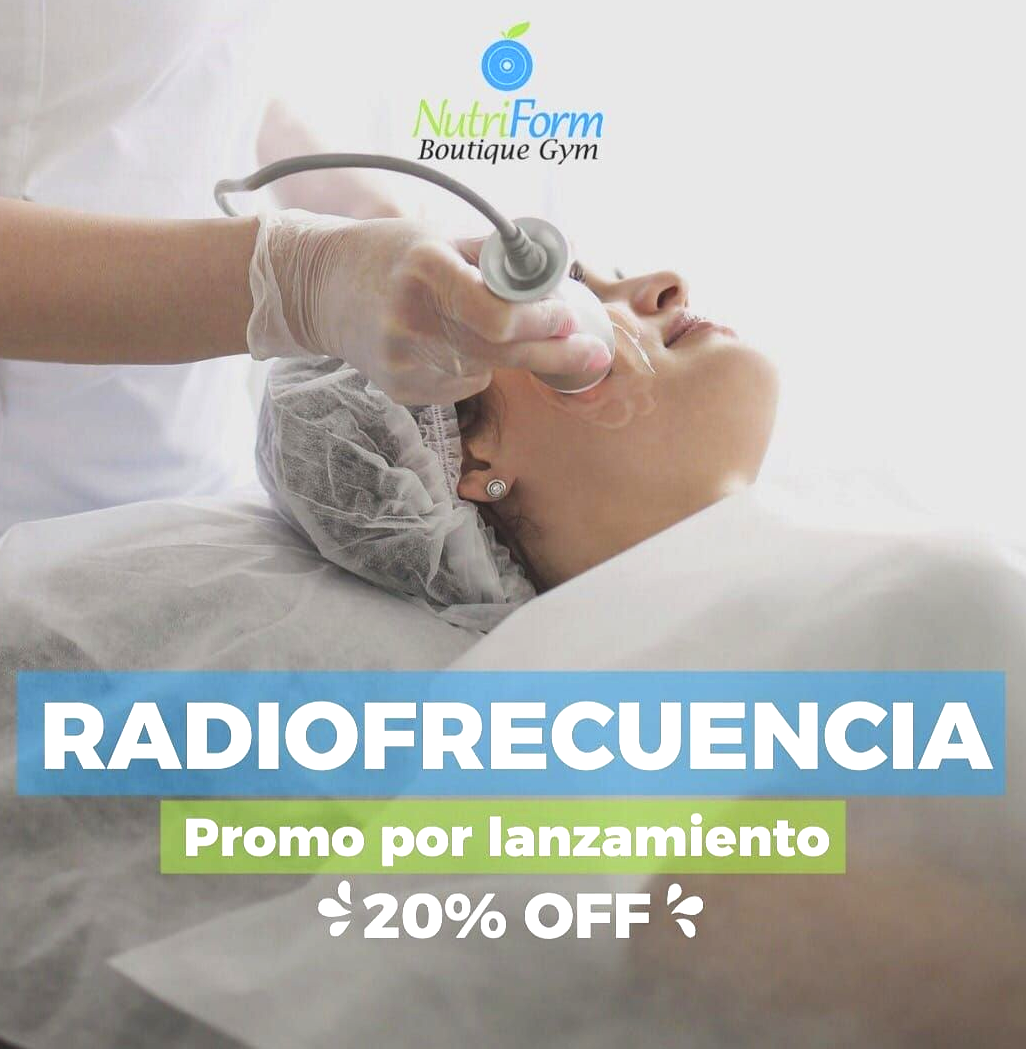 Una persona recibe un tratamiento facial de radiofrecuencia en NutriForm Boutique Gym.