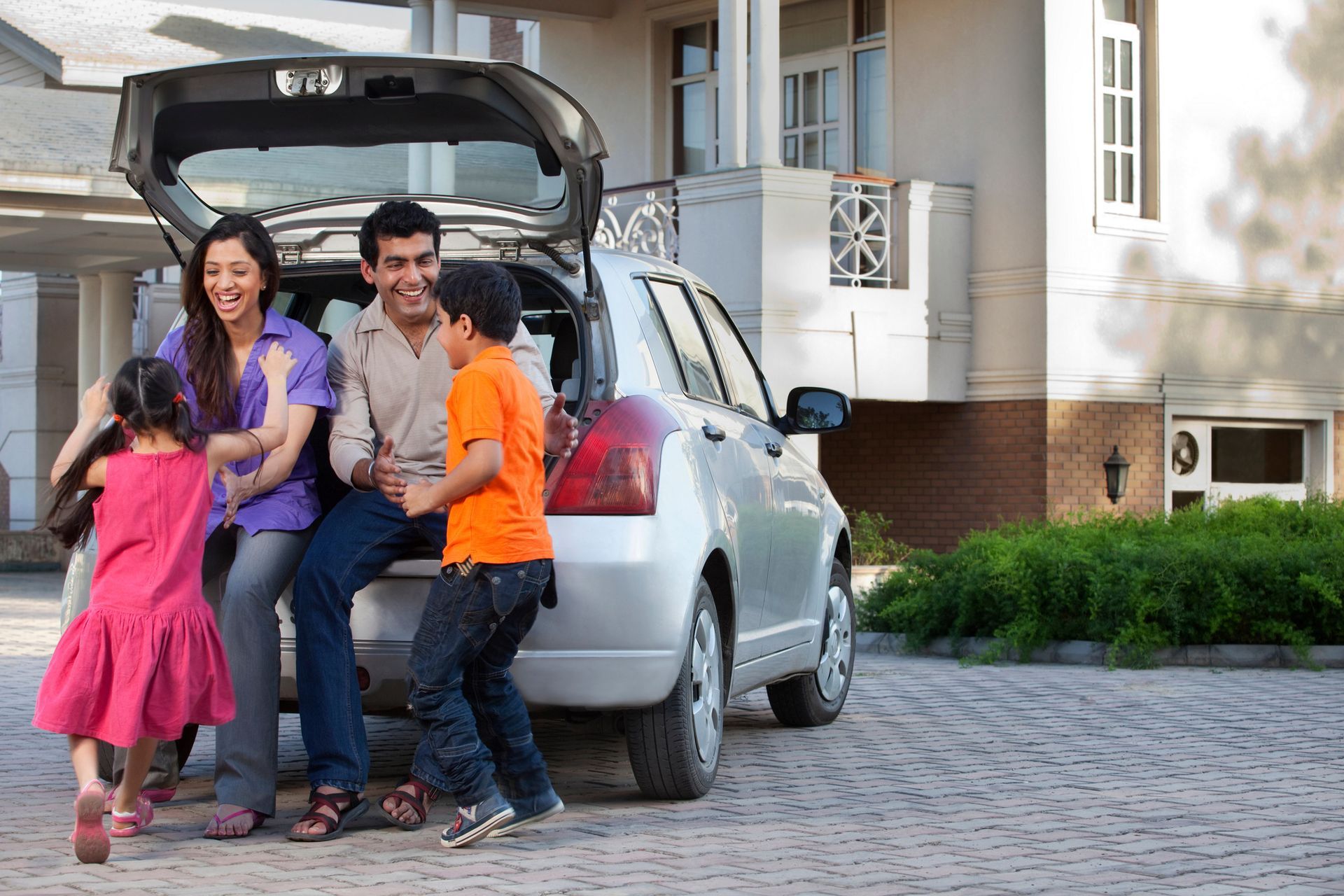 A family is sitting in the back of a car.